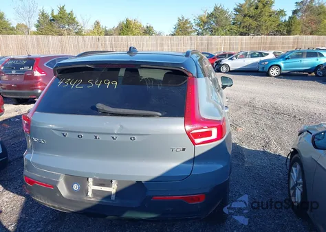 2021 Volvo Xc40 T5 R-Design z USA, uszkodzony, nr VIN YV4162UM7M2446598